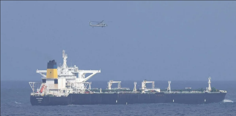 खाड़ी में बढ़ा तनाव: अमेरिकी नौसेना ने तेल टैंकरों को रोका, लौटने का दिया निर्देश