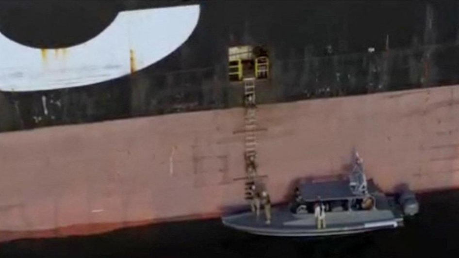 होरमुज़ जलडमरूमध्य में बढ़ा तनाव, ईरान की कार्रवाई से शांति प्रयासों पर असर