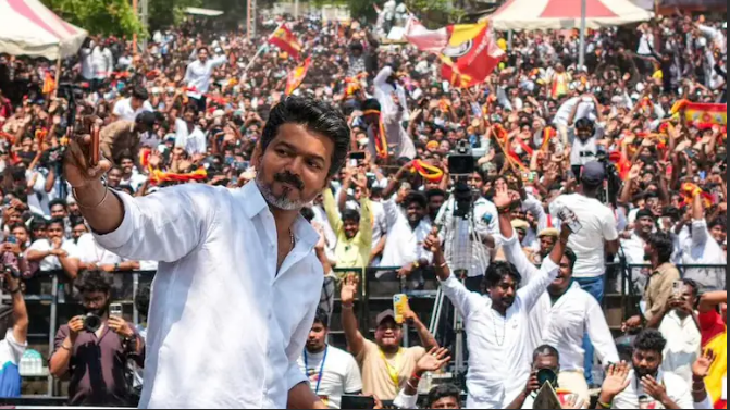 तमिलनाडु चुनाव 2026: पेरंबूर और तिरुचिरापल्ली ईस्ट में विजय की शुरुआती बढ़त, राजनीतिक एंट्री को मिला बड़ा संकेत