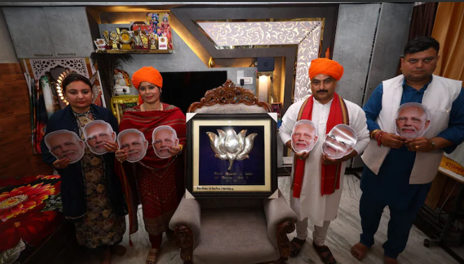बंगाल जीत की खुशी में अनोखा तोहफा, कारीगर ने चांदी से बनाया कमल का प्रतीक