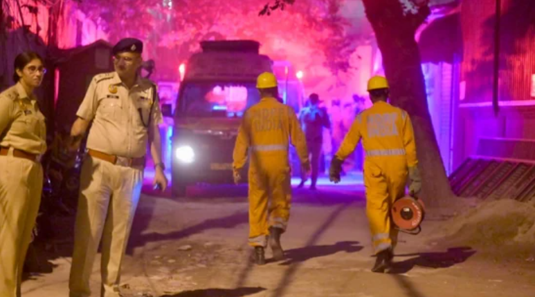 दिल्ली भवन हादसे के बाद उठे सुरक्षा पर सवाल, रिहायशी इमारतों की मजबूती की जांच की मांग तेज