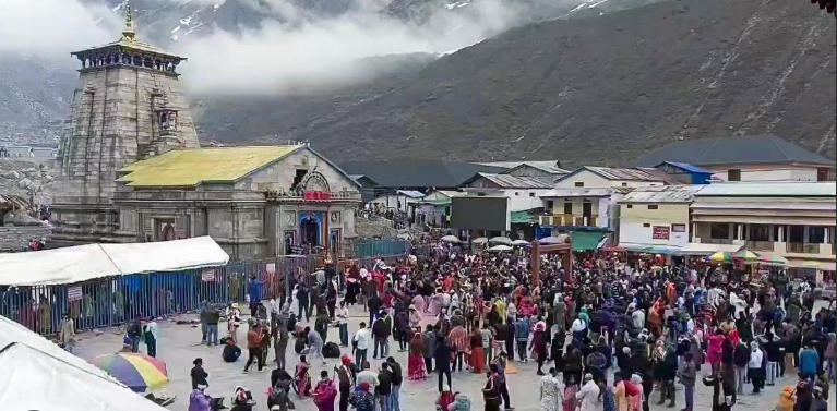 मौसम की मार से थमी केदारनाथ यात्रा, श्रद्धालुओं की सुरक्षा को प्राथमिकता देते हुए प्रशासन ने बढ़ाई निगरानी