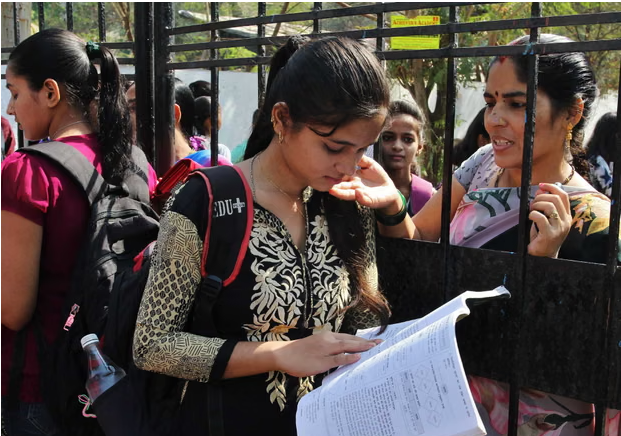 CBSE बोर्ड परीक्षा 2026: मूल्यांकन को लेकर छात्रों में बढ़ी चिंता, उत्तर पुस्तिकाओं की दोबारा जांच की मांग तेज