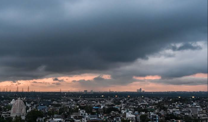 लगातार बारिश से दिल्ली की हवा हुई सबसे साफ, लगभग तीन साल बाद AQI पहुंचा ‘गुड’ श्रेणी में