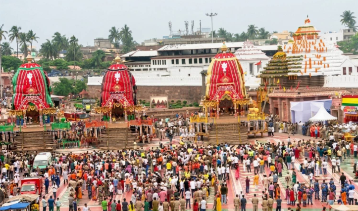 पुरी में भक्ति का महासागर, जगन्नाथ रथ यात्रा 2026 का शुभारंभ, श्रद्धालुओं की भारी भीड़