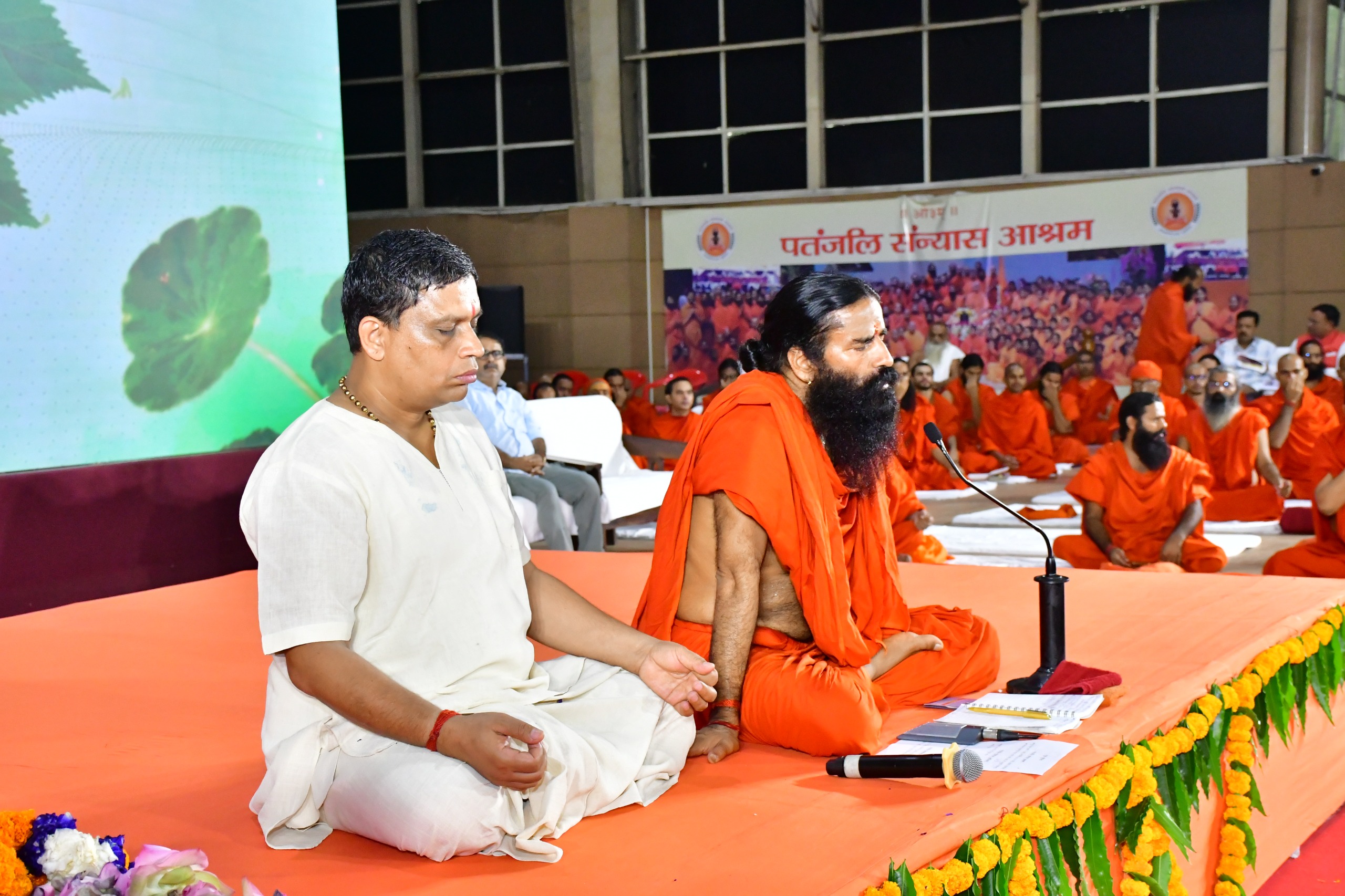 नालायकों को नायक न बनाएं, फिल्मी गीत और संवाद बंद करें: स्वामी रामदेव