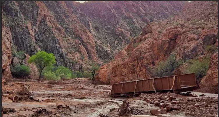 ग्रैंड कैन्यन में अचानक आई बाढ़ ने मचाई भारी तबाही, 20 से ज्यादा लोग लापता; 62 लोगों को सुरक्षित निकाला गया
